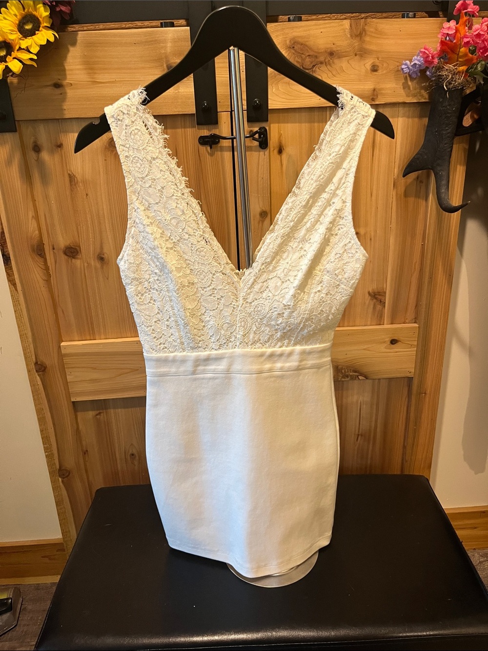 A Peach White Lace V-Neck Mini Dress